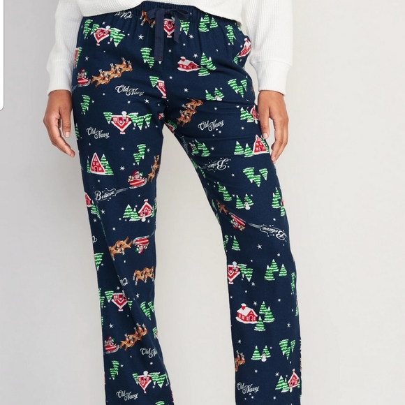 Old Navy Family Christmas Pajamas Reindeer & Sleigh Rides - Picture 4 of 5